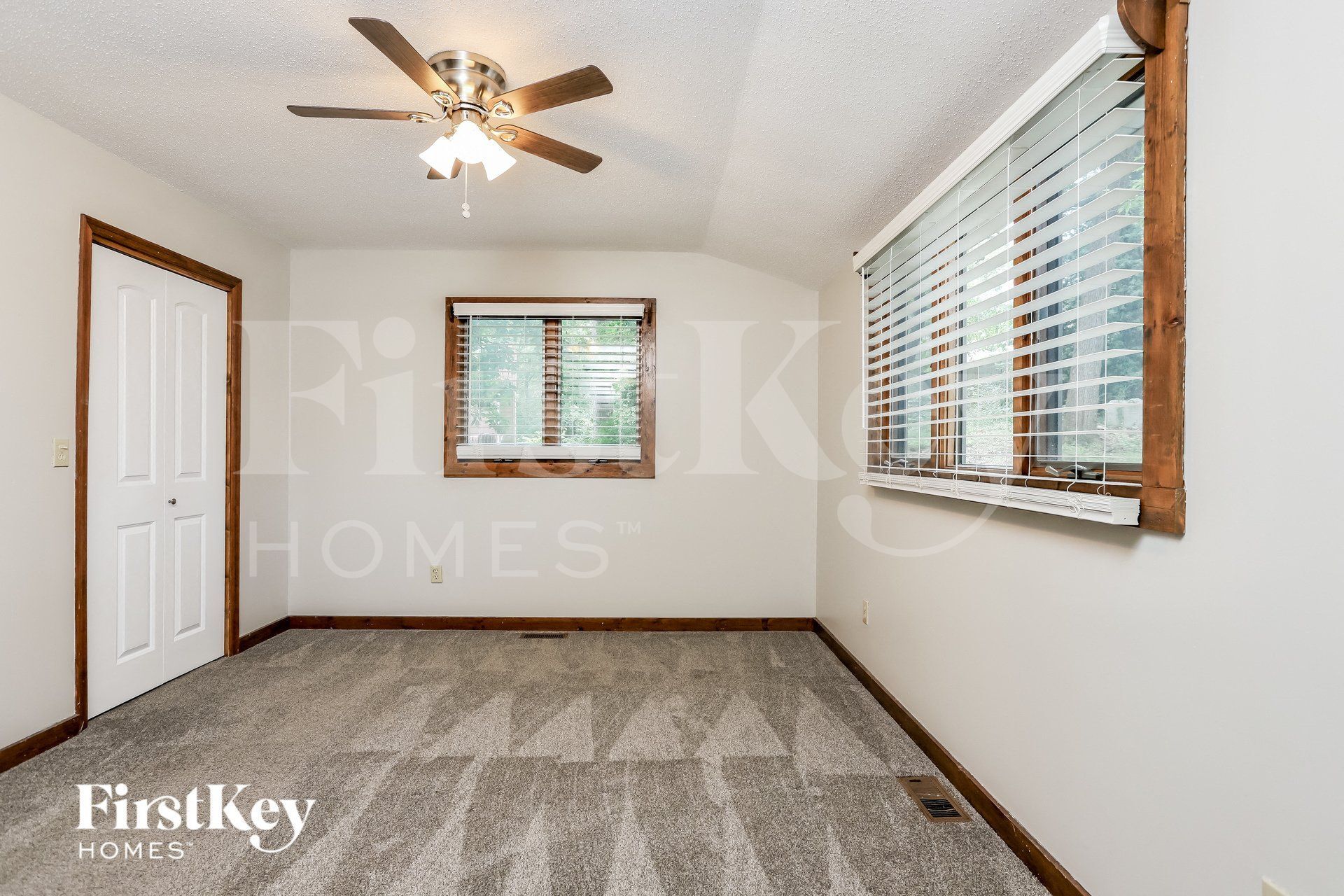 Building Photo - 405 Montbrook Dr