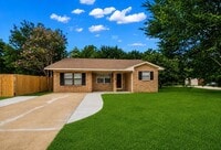 Building Photo - 235 Live Oak St