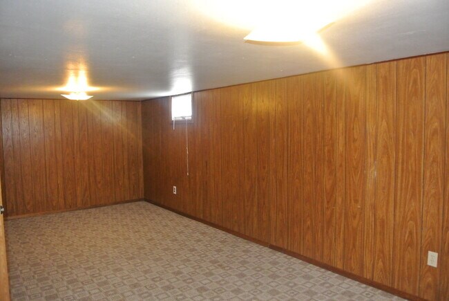 Building Photo - 510 Hiawatha St