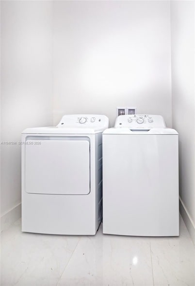 Building Photo - 301 Altara Ave