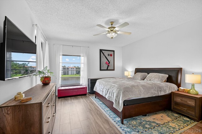 Building Photo - 6193 Pointe Regal Cir