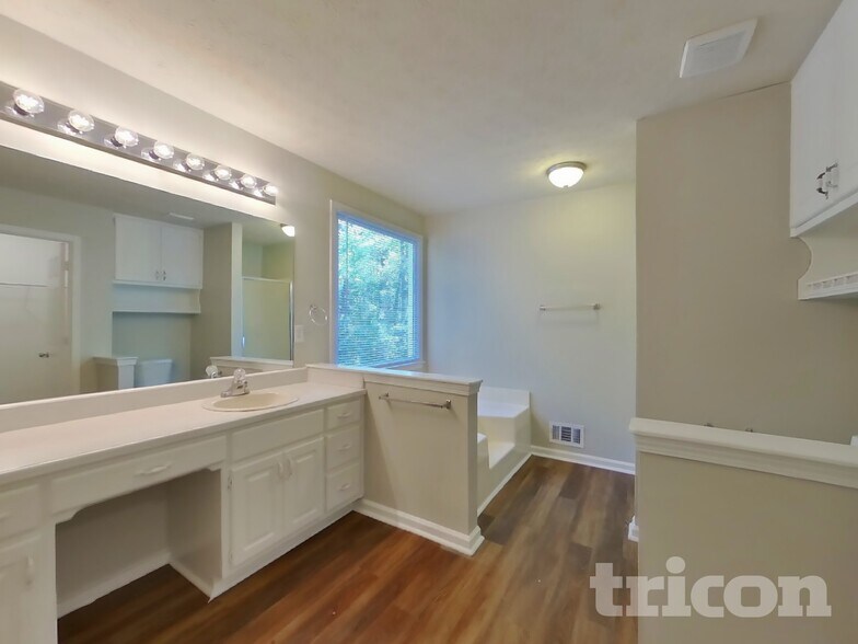 Building Photo - 1710 Hidden Shoals Dr SE