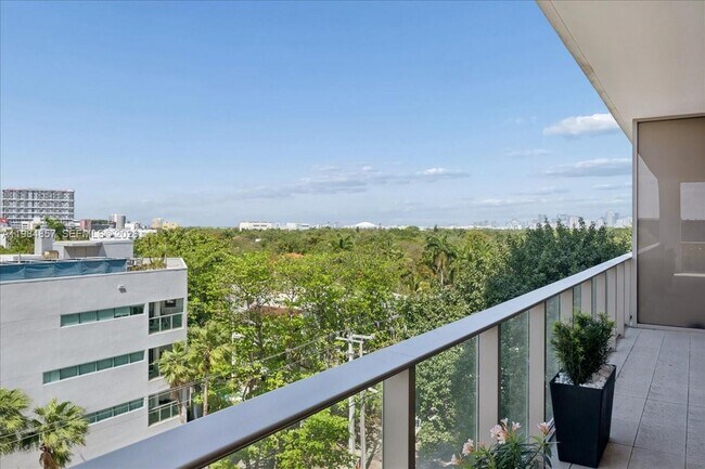 Building Photo - 2678 Tigertail Ave