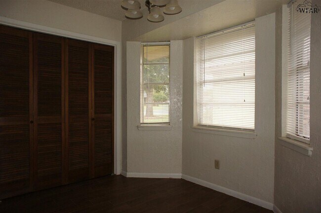 Building Photo - 4613 Spring Shadow Dr