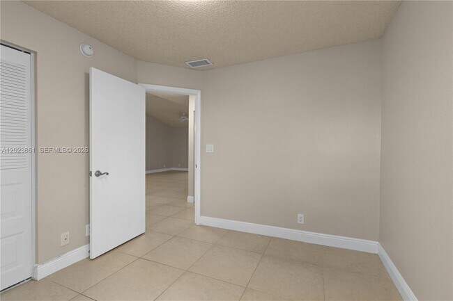 Building Photo - 10105 W Sunrise Blvd