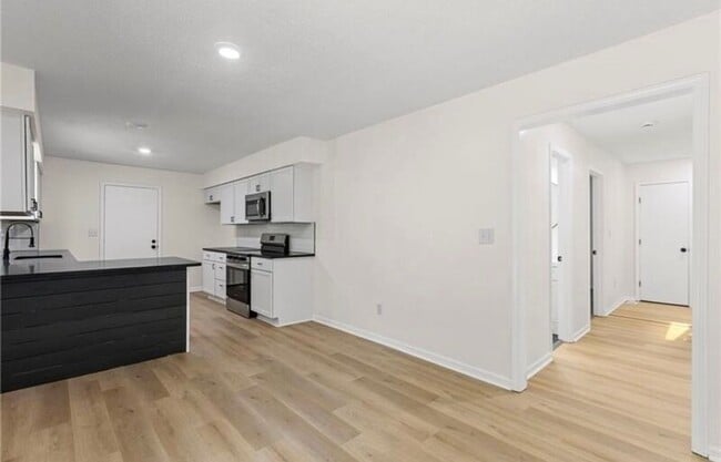 Building Photo - 602 SE Brentwood Dr