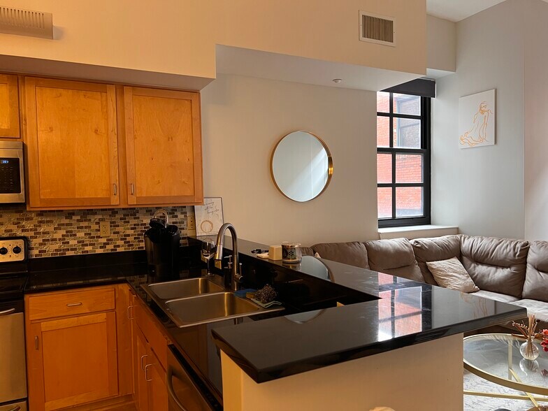 Building Photo - 237 Granby St