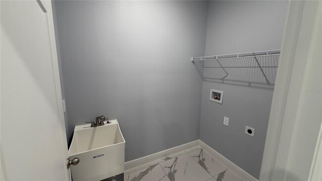 Building Photo - 706 S Thacker Ave