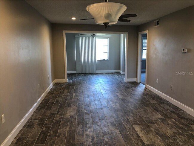 Building Photo - 3799 Lake Bayshore Dr