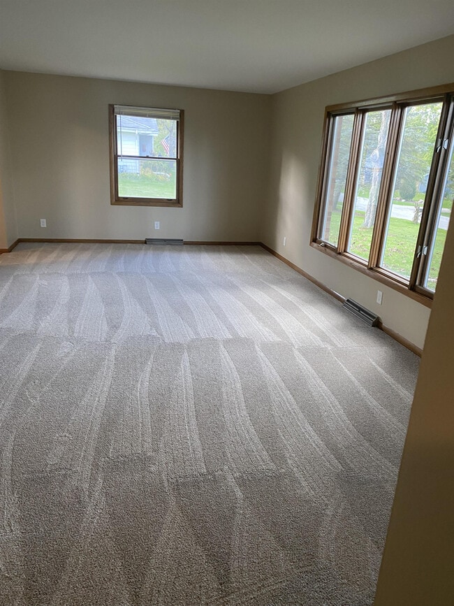 Building Photo - 18105 Milwaukee Ave