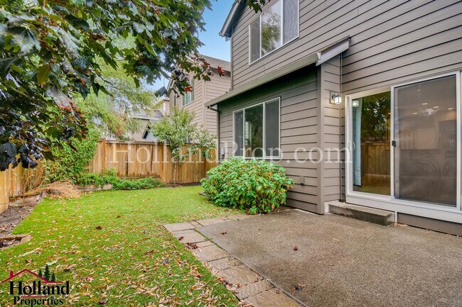 Building Photo - Stunning 3 Bedroom 2.5 Bathroom Home with ...