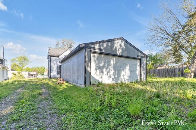 Building Photo - Comfort, Convenience & Community in Lansing