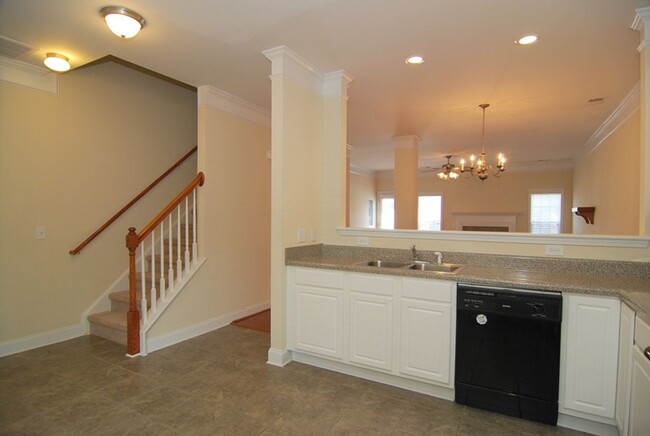 Building Photo - 2 Bedroom, 2.5 Bath in Hampton Forest - Av...
