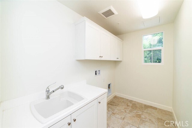 Building Photo - 52 Henson