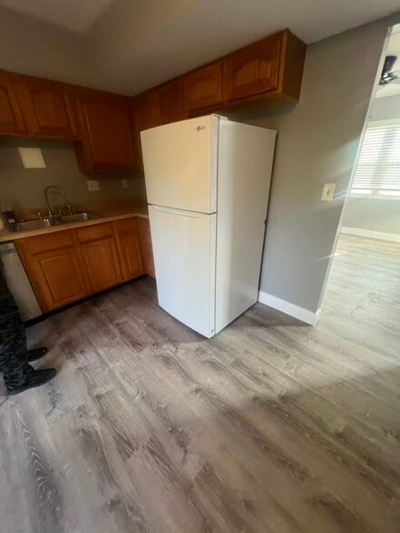 Building Photo - 4033 Hawthorn Dr