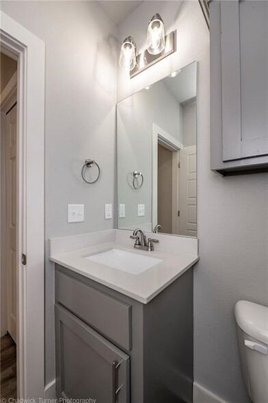 Building Photo - 1512 N Gregg Ave