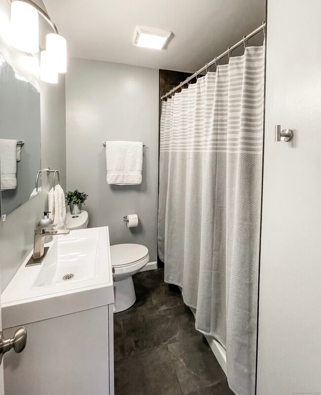 Building Photo - 158 Chapel St