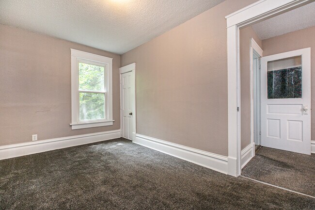 Building Photo - 400 Kaufmann Ave