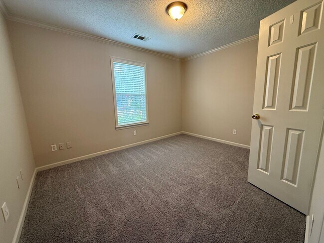 Building Photo - 3 bed, 2 bath in Arlington/Lakeland area