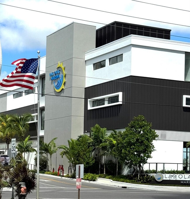 Building Photo - 200 S Birch Rd