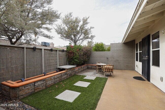 Building Photo - 925 W McDowell Rd