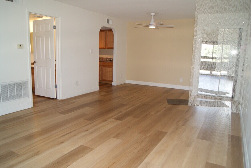 Building Photo - 3825 E Camelback Rd