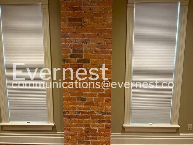 Building Photo - 112 Hanford St