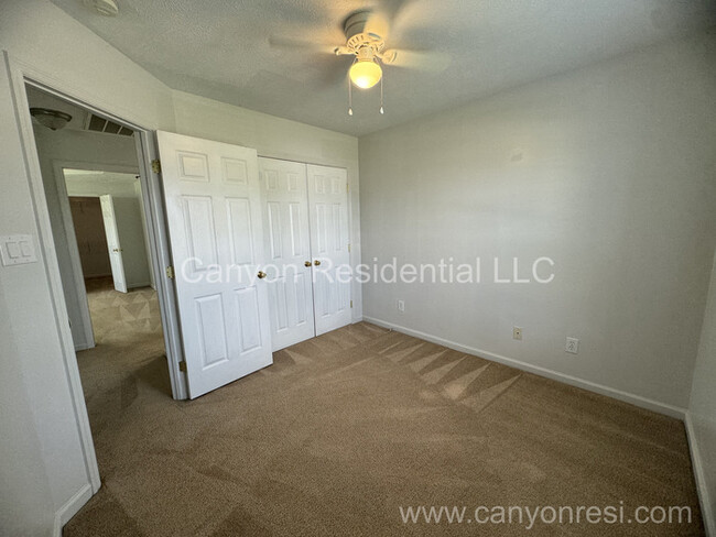 Building Photo - 323 Rushmore Ct