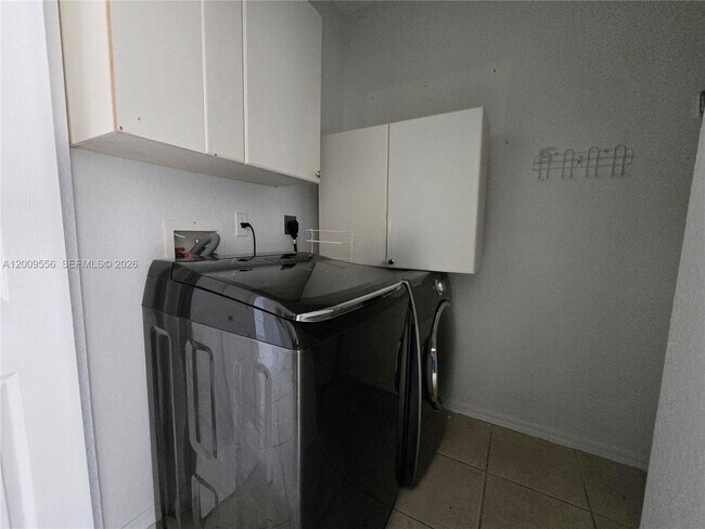 Building Photo - 10924 SW 182nd Ln