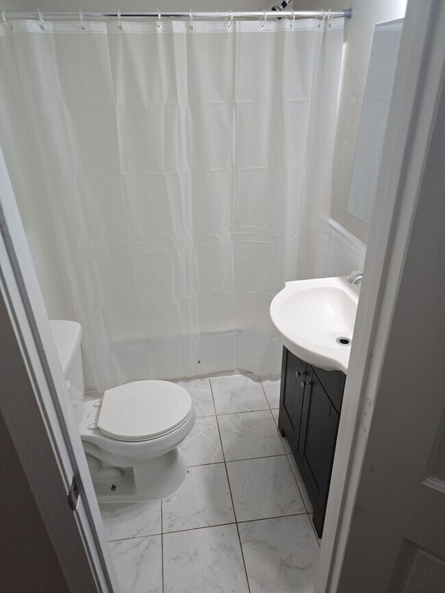 Building Photo - Less than mile from South Carolina State U...