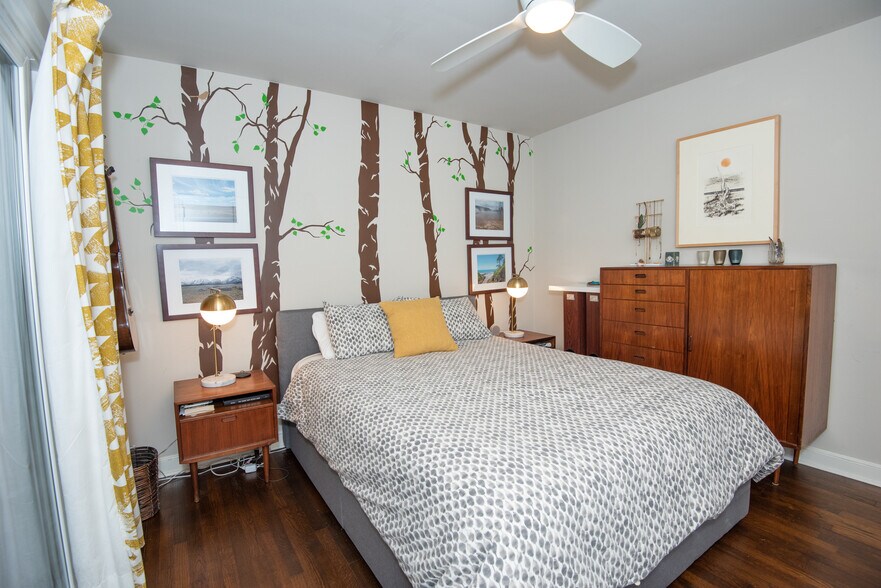 Building Photo - 1096 Oakfield Dr SE