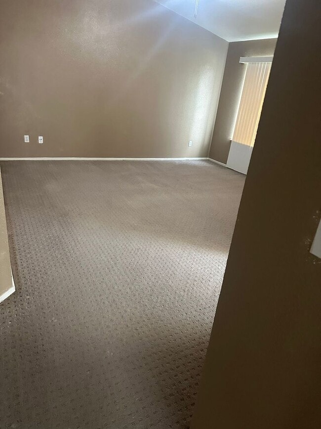 Building Photo - 3bd 2bth in a peaceful neighborhood. Freshly painted! Move in ready. Apply now!!