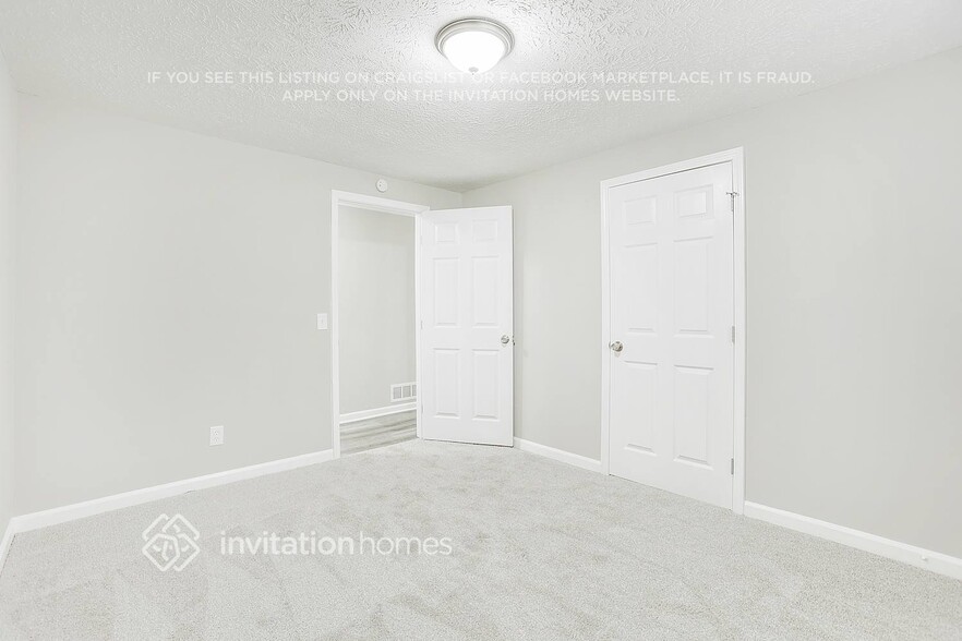 Building Photo - 4930 Springbrook Dr