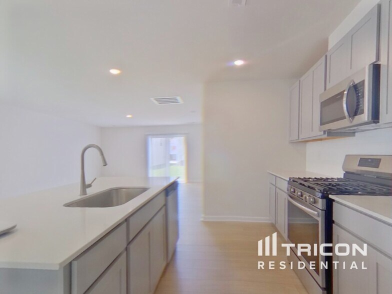 Building Photo - 3075 Whispering Willows Ct