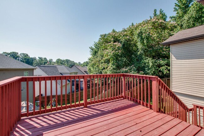 Building Photo - Fantastic brick home located just minutes ...
