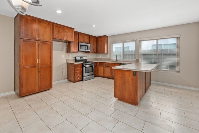 Building Photo - Single Family House One Level