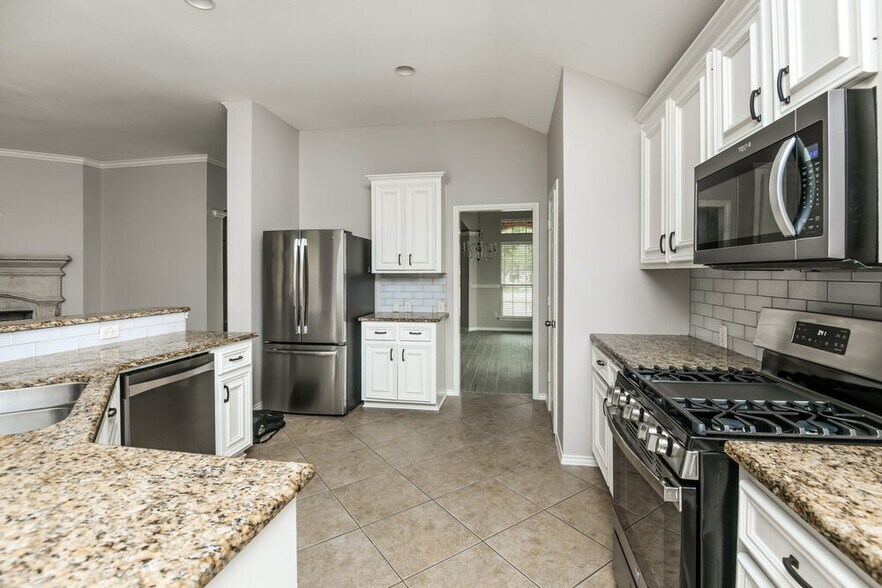 Building Photo - 15802 Magnolia Shores Ln