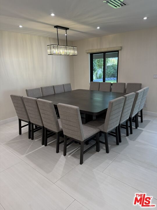 Building Photo - 7627 Encino Ave