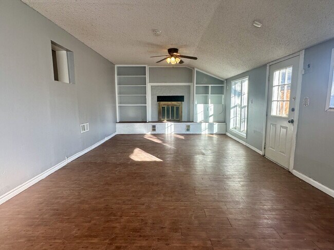 Building Photo - Character-filled Tech Terrace Beauty!