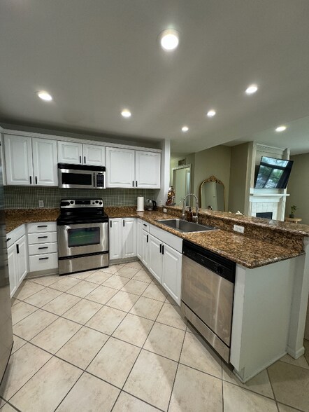 Building Photo - 5259 Twin Oaks Dr