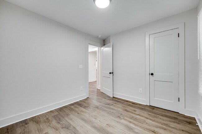 Building Photo - "Newly Renovated 3-Bedroom Retreat with 2 ...