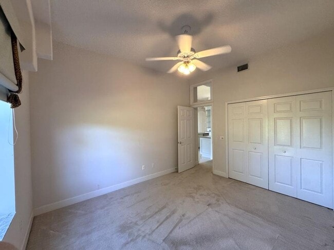Building Photo - 4/3 Pool Home in Pelican Bay