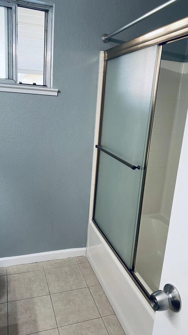 Building Photo - 711 Sandpiper Ln