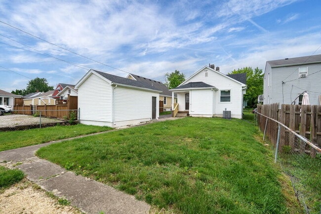 Building Photo - 2634 Wayland Ave