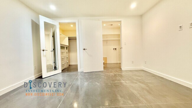 Building Photo - Alcatraz Ave. 1264-1268 (Call owner for al...