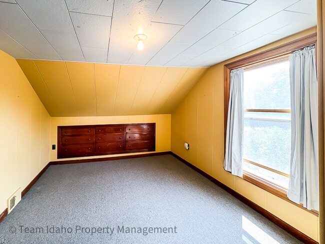 Building Photo - 1203 S Logan St