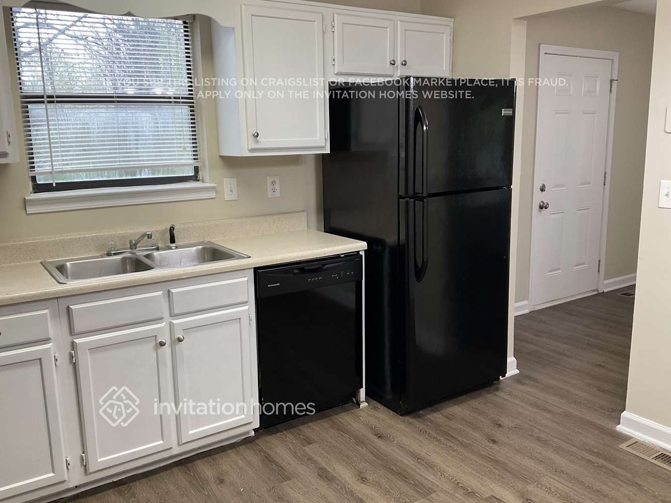 Building Photo - 1888 Cedar Chase Dr