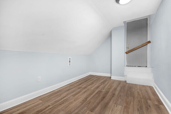 Building Photo - 3501 Oakmont Ave