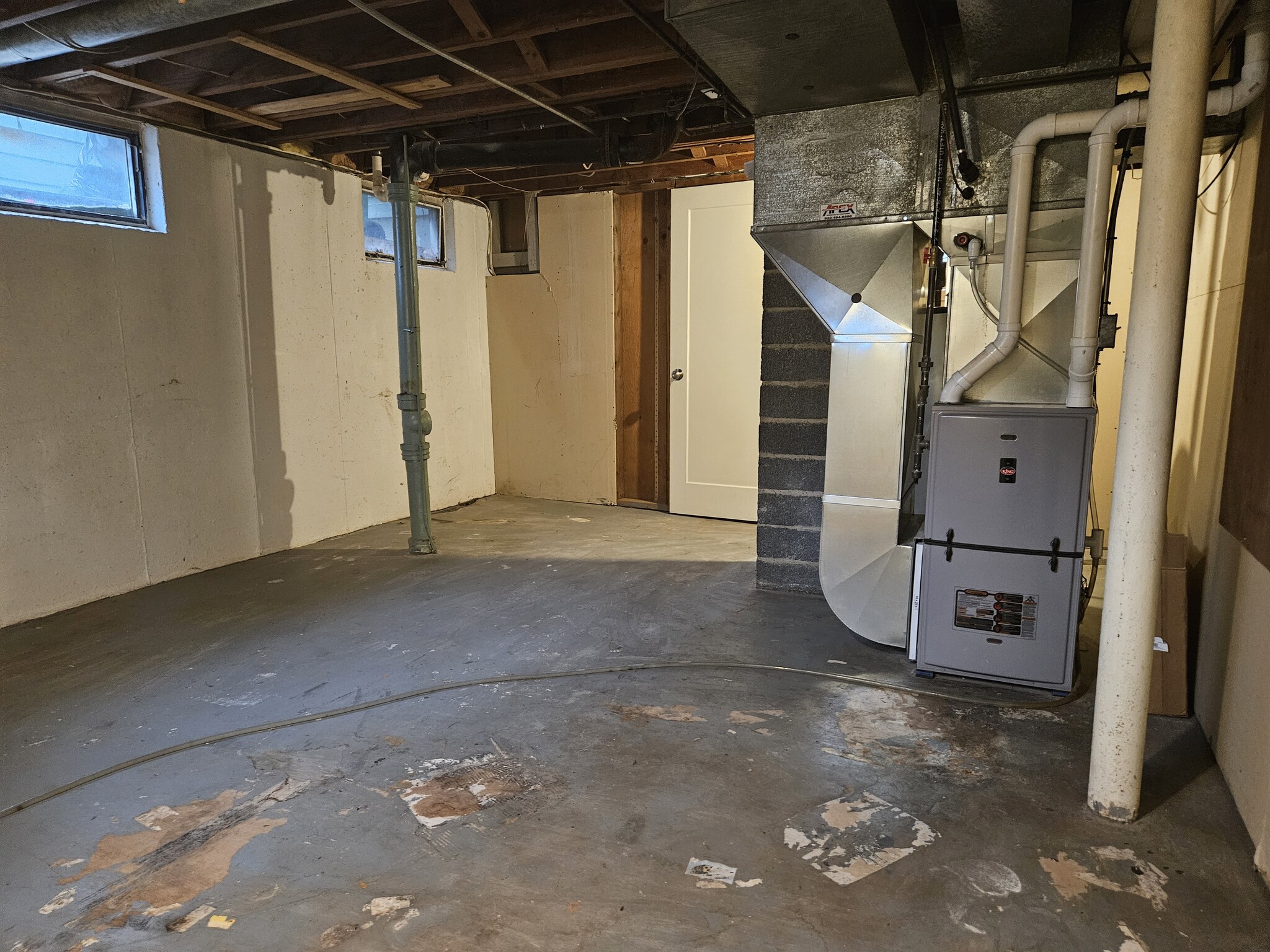 Building Photo - 1702 Gross Ave