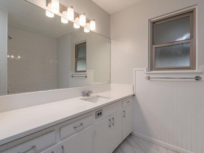 Building Photo - 5102 Plumas Ln